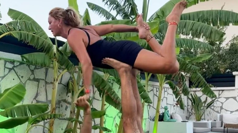 Pınar Altuğ bir yoga videosu paylaştı, kıyamet koptu Pınar Altuğ bir yoga videosu paylaştı, kıyamet koptu