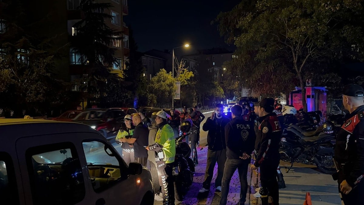 Polis, İstanbul’un 39 ilçesinde teyakkuza geçti Polis, İstanbul’un 39 ilçesinde teyakkuza geçti
