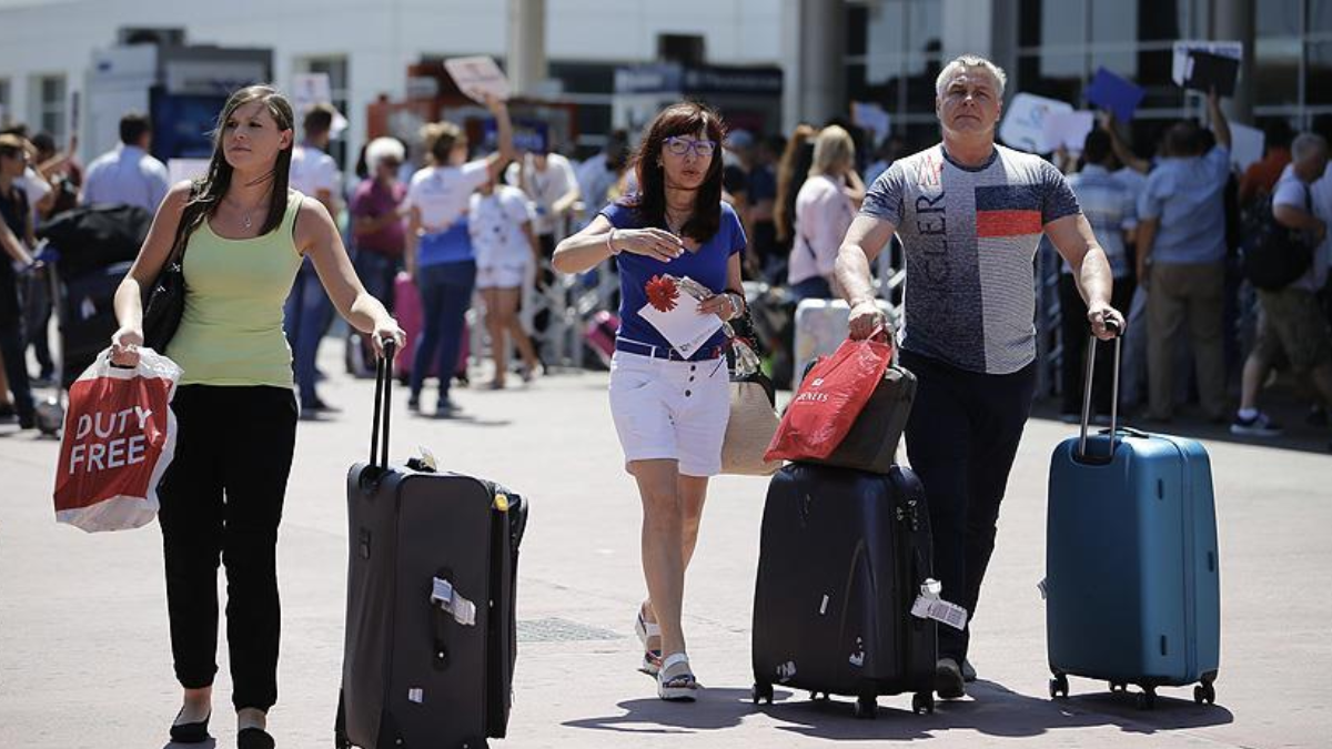 Ruslar akın akın Antalya’yı terk edip o şehre kaçıyor Ruslar akın akın Antalya’yı terk edip o şehre kaçıyor