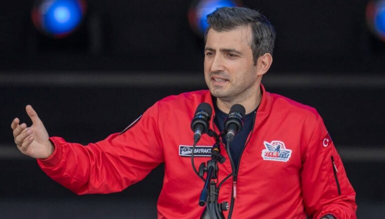 Selçuk Bayraktar: “NEXT Sosyal 630 bin kullanıcıya ulaştı” Selçuk Bayraktar: “NEXT Sosyal 630 bin kullanıcıya ulaştı”