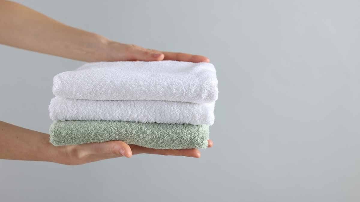 Sert havlular tek yıkamayla kuş tüyüne dönecek… Lüks otel yöneticisi hileyi paylaştı Sert havlular tek yıkamayla kuş tüyüne dönecek… Lüks otel yöneticisi hileyi paylaştı