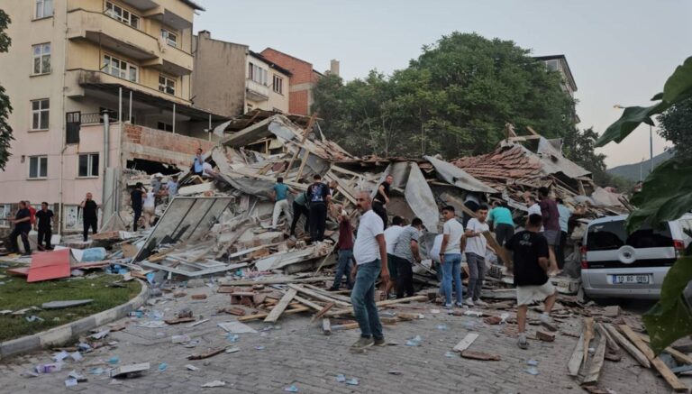 “Sındırgı’nın artçıları 5.2’ye ulaşabilir” “Sındırgı’nın artçıları 5.2’ye ulaşabilir”