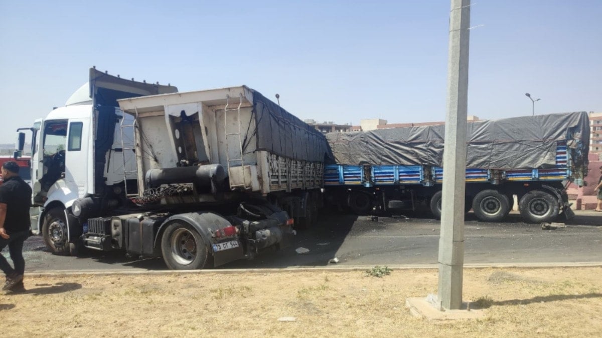 Şırnak’ta ölümle biten tesadüf… İki tır çarpıştı, sürücüler kardeş çıktı Şırnak’ta ölümle biten tesadüf… İki tır çarpıştı, sürücüler kardeş çıktı