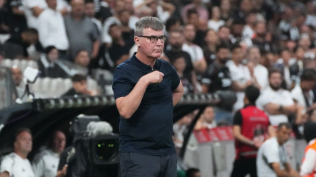 Stephen Kenny: Futbolcularım üzüntü yaşıyor ama… Stephen Kenny: Futbolcularım üzüntü yaşıyor ama…