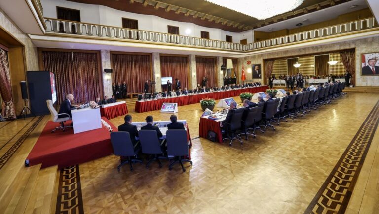 Terörsüz Türkiye sürecinde gözler ikinci toplantıda: İYİ Parti’ye ayrılan üç üyelik ne olacak? Terörsüz Türkiye sürecinde gözler ikinci toplantıda: İYİ Parti’ye ayrılan üç üyelik ne olacak?