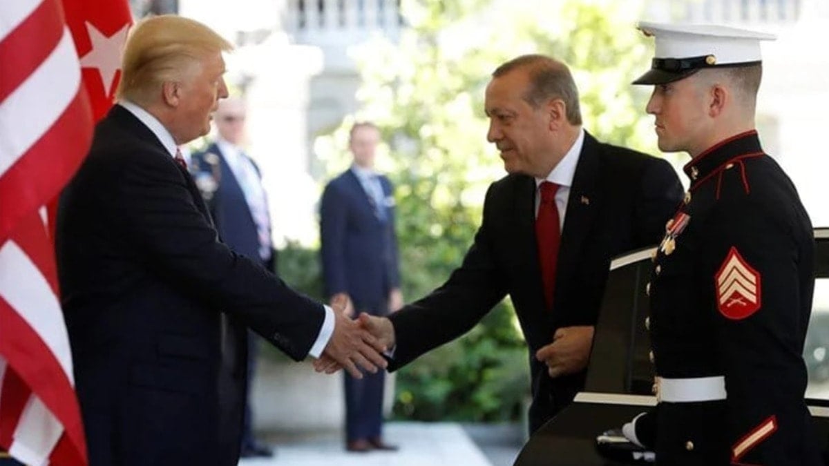 Trump, Türkiye’ye ek gümrük vergisi kararını onadı Trump, Türkiye’ye ek gümrük vergisi kararını onadı