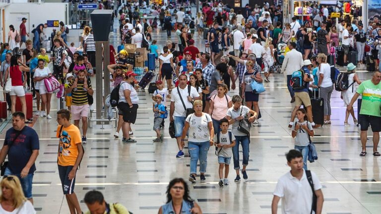 Turizmde ‘son dakika’ sürprizi: ‘Enteresan şekilde bir anda arttı’ Turizmde ‘son dakika’ sürprizi: ‘Enteresan şekilde bir anda arttı’