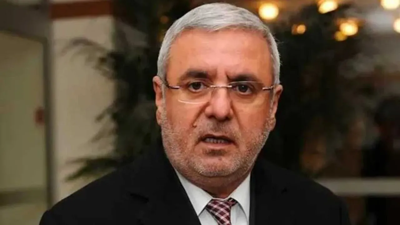 ‘Türk-Türkiyeli’ tartışmasının ardından AKP’li isim köşe yazarlığını bıraktı ‘Türk-Türkiyeli’ tartışmasının ardından AKP’li isim köşe yazarlığını bıraktı
