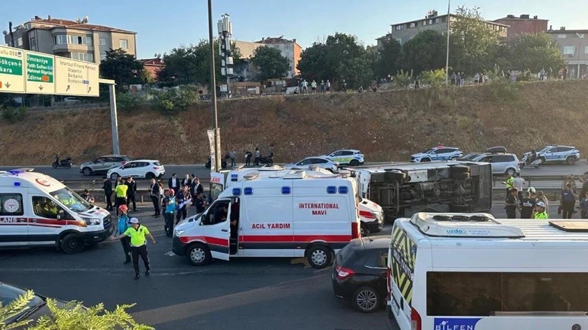 Ümraniye’de servis midibüsü devrildi: Yaralılar var Ümraniye’de servis midibüsü devrildi: Yaralılar var
